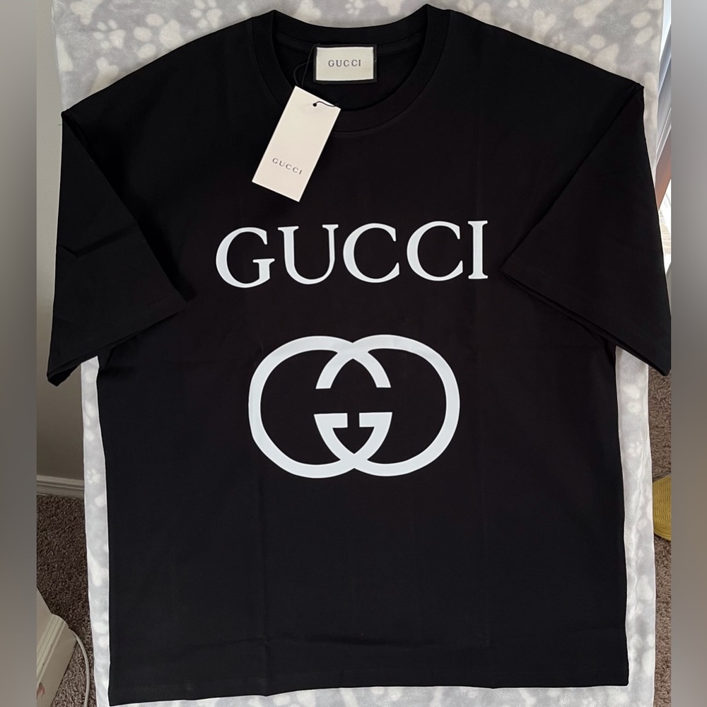 Gucci Men's Black Logo T-Shirt Medium